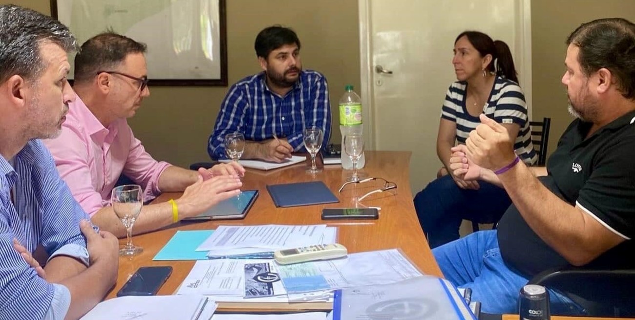 El ministro Lisandro Enrico visitó Centeno para diagramar una obra de defensa hídrica