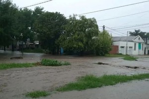 Calles anegadas en la localidad del centro entrerriano.