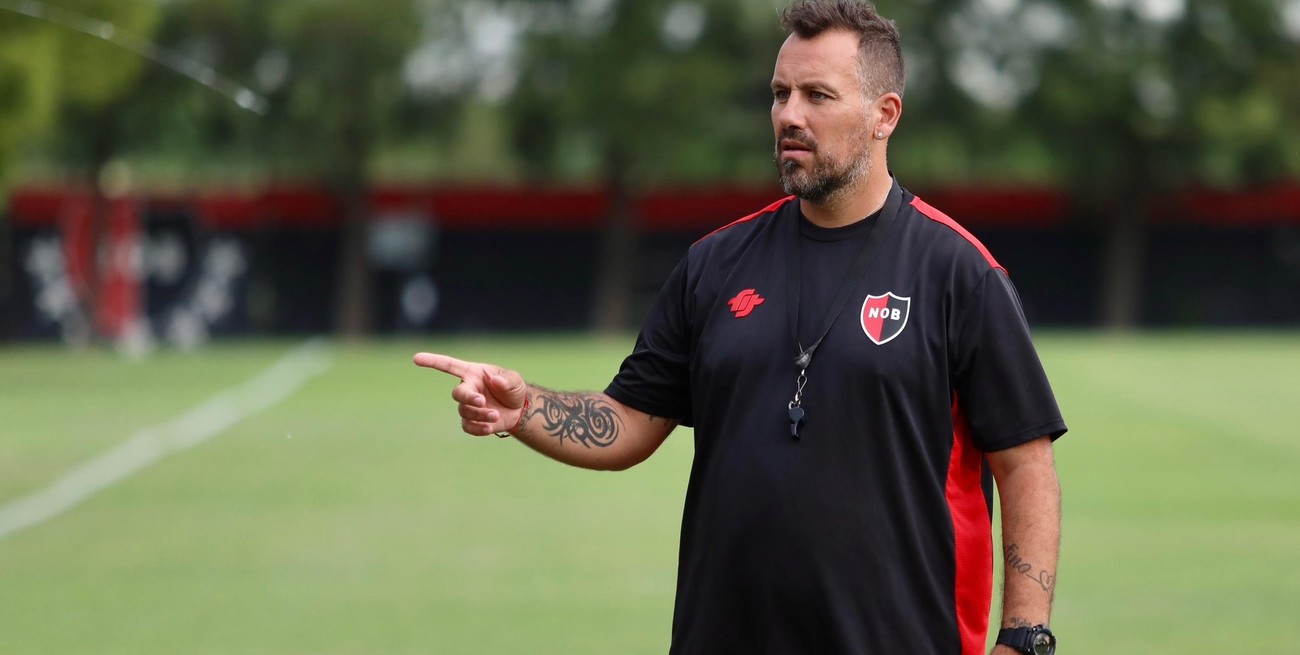Newell’s: jugadores "que se tiren de cabeza", la ansiedad del "Ogro" y un volante "guardado"