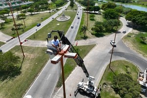 El recambio de luces en la ruta 168 demandó una inversión de $184.955.282. Crédito: Fernando Nicola