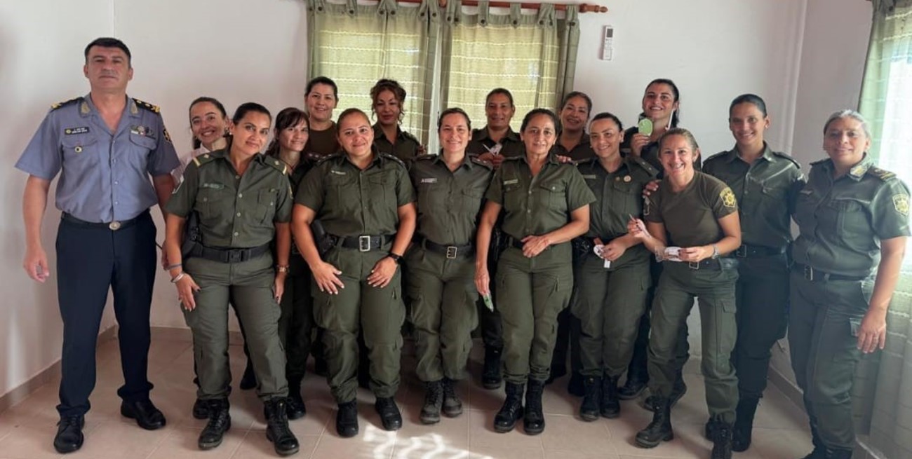 Los Pumas agasajaron a las mujeres policías de la dirección con la entrega de presentes y reconocimientos