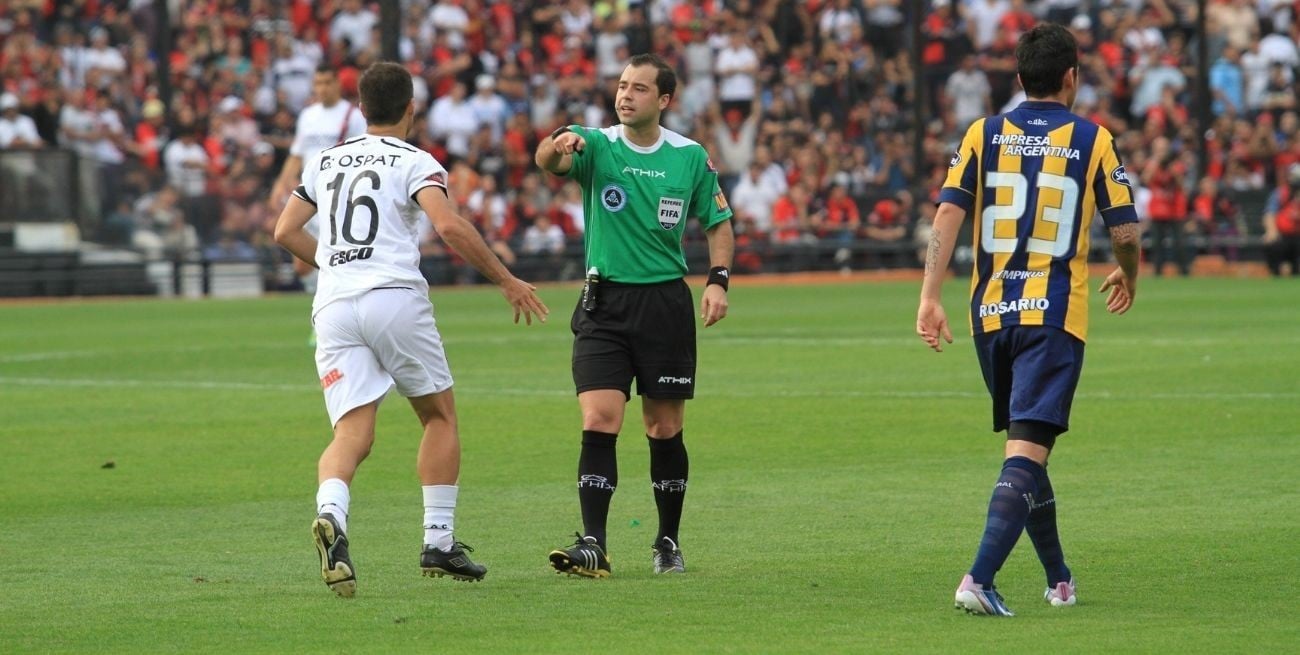 A Colón lo dirige el árbitro polémico
que tuvo que tratarse con un psicólogo   