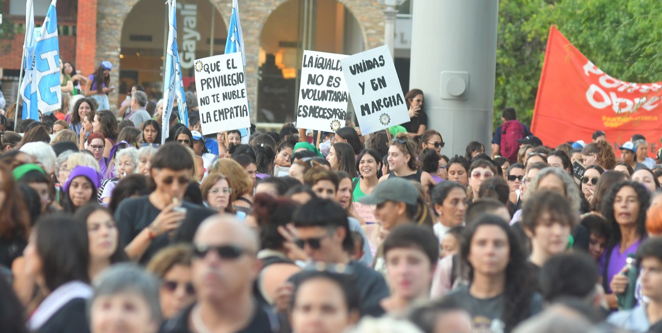 Importante movilización en Santa Fe por el 8M