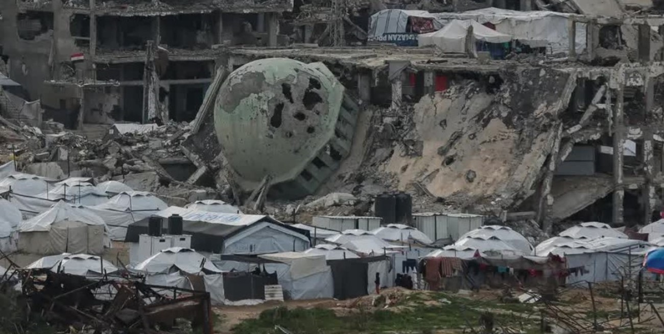 Israel bombardea Gaza mientras se negocia extender la tregua