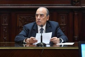 Guillermo Francos se despidió con un mensaje grabado desde su despacho.