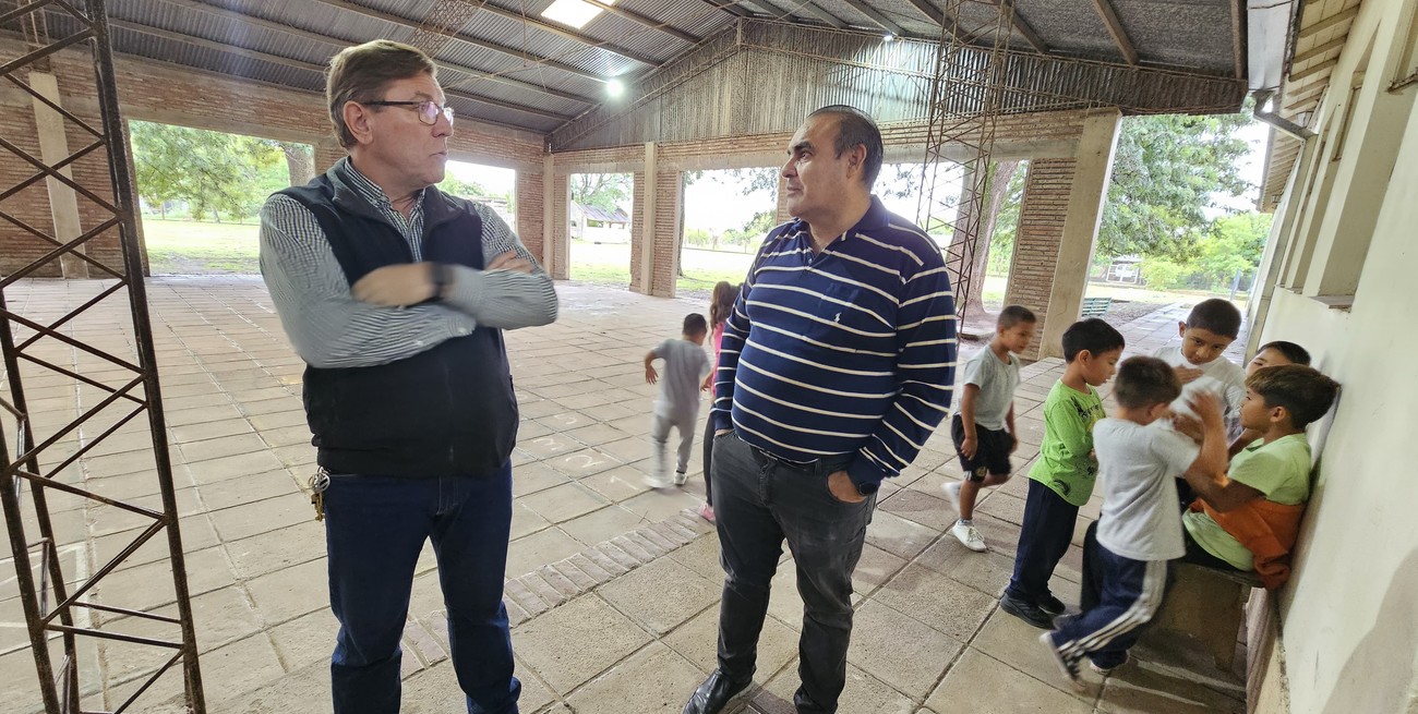 Borla recorrió las nuevas obras de la escuela N° 6136 en Cayastacito