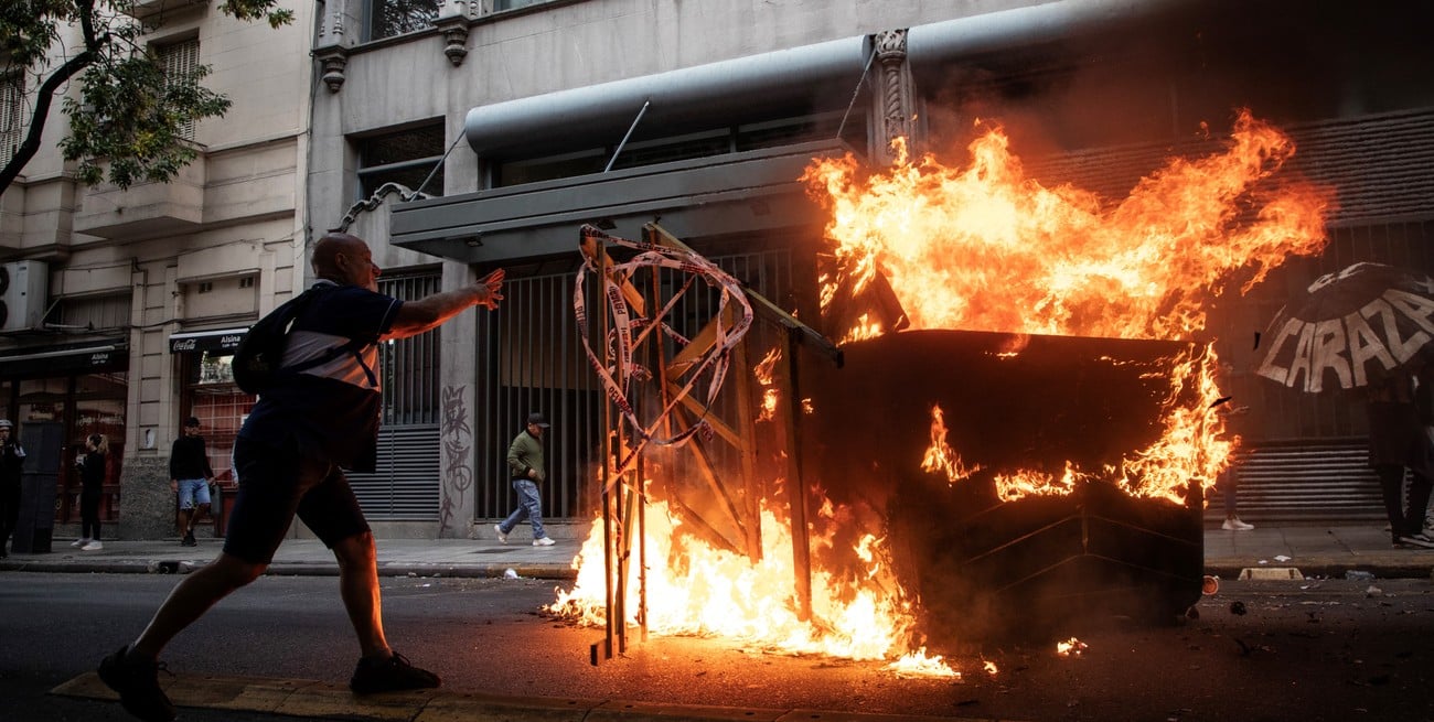 El Gobierno prohíbe el ingreso a eventos deportivos a 26 personas por los hechos de violencia en el Congreso
