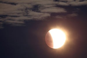Llega un eclipse total que dejará al mundo a oscuras como nunca antes.