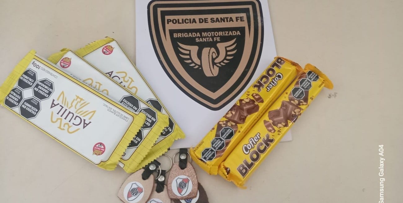 Robó chocolates y llaveros de River en un kiosco del centro de Santa Fe