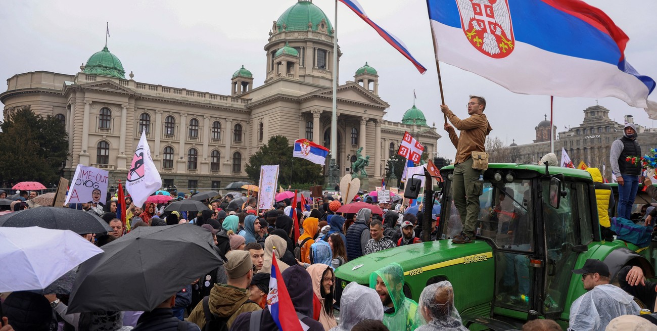 Masiva protesta contra la corrupción en Serbia