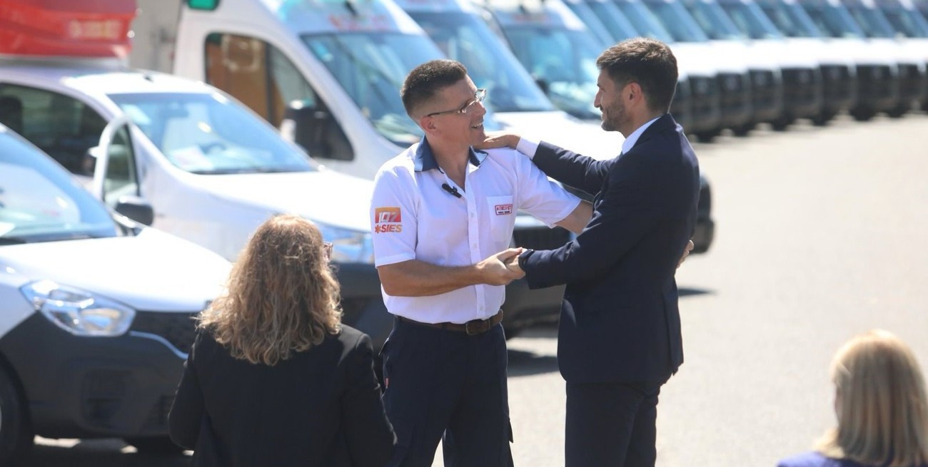 Pullaro presentó 174 ambulancias 0 Km: “Es la compra más importante y más grande que hizo el Gobierno de la Provincia”