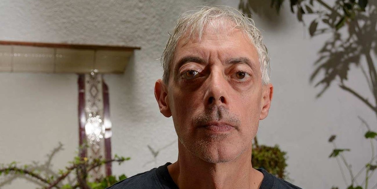 "Iniciación a la noche": cuando recordar es un acto de creación
