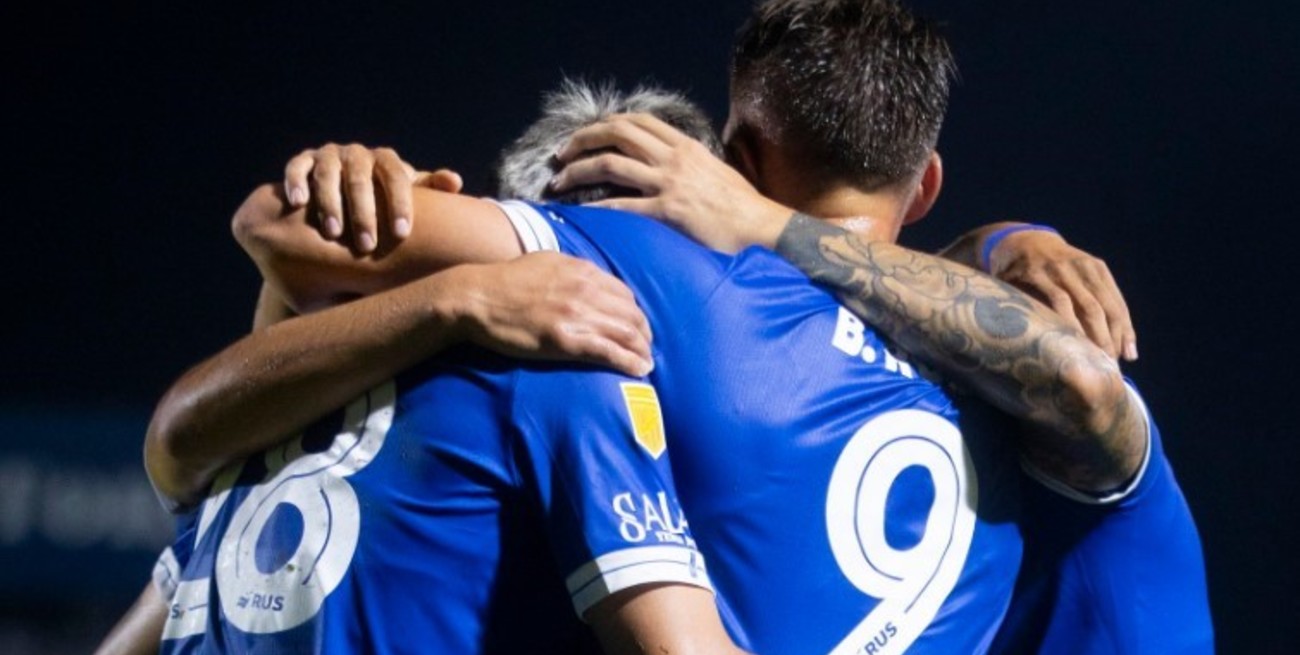 Vélez le ganó a Atlético Tucumán y empieza a salir del fondo