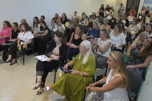 Mujeres del ámbito público y privado de Santa Fe se reunieron este jueves. Crédito: Luis Cetraro