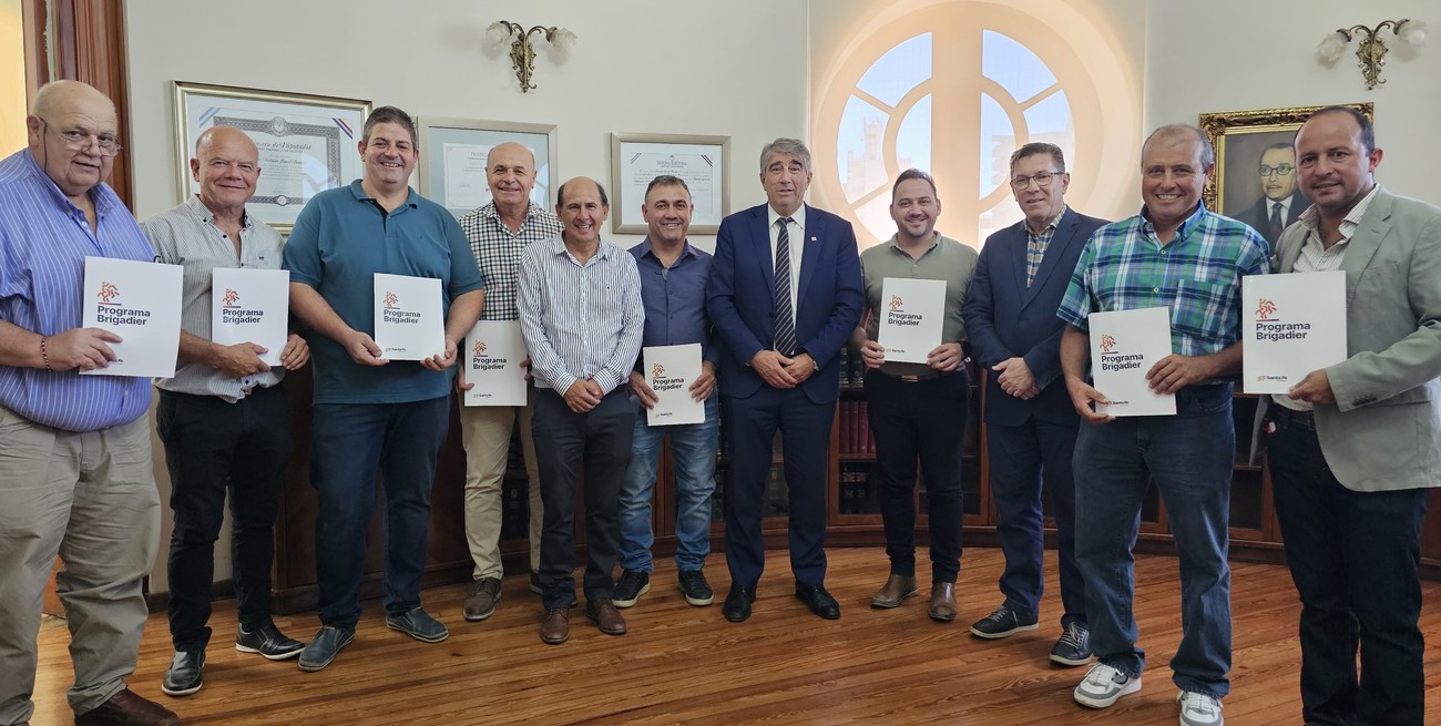Municipios, comunas e instituciones de San Justo firman nuevos convenios del programa el Brigadier
