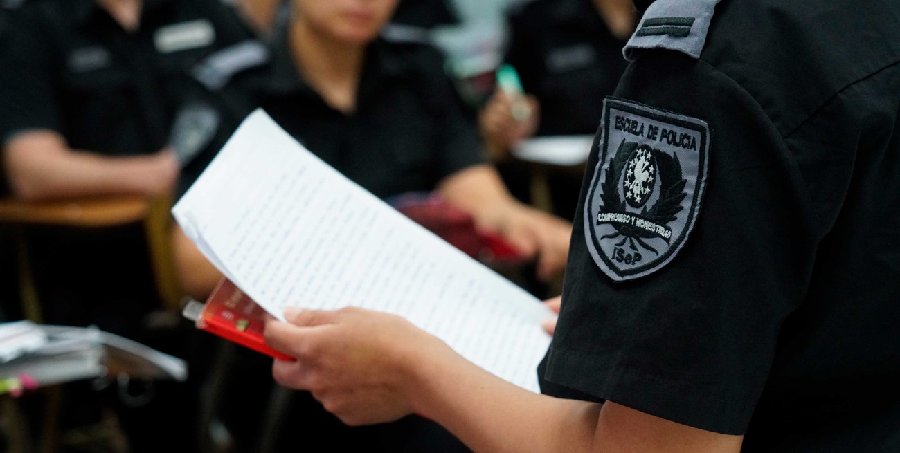 Convocan a cadetes de la policía de Santa Fe para trabajar en las elecciones de abril y junio