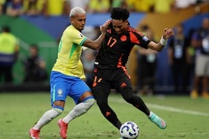 La lesión de Wesley deja a Brasil sin su único lateral derecho, obligando a Ancelotti a buscar soluciones tácticas con la inclusión de Éderson en el plantel. Foto: REUTERS / Adriano Machado.