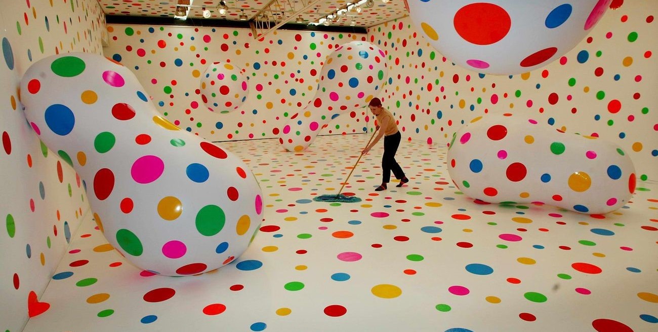 Yayoi Kusama: 96 años de lunares, calabazas y mundos sin fin
