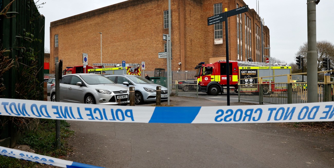 Policía antiterrorista investiga incendio en el aeropuerto de Heathrow