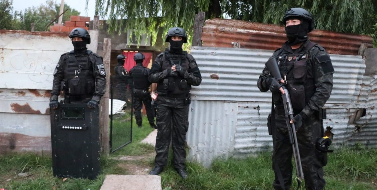 Megaoperativo en barrio Villa del Parque: investigan un homicidio y venta de drogas