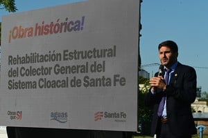 El gobernador encabezó el acto en la capital provincial.