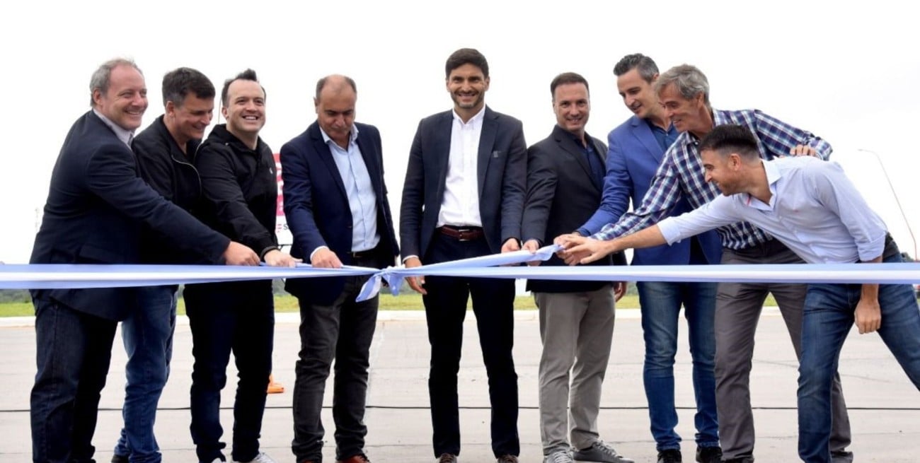 Pullaro inauguró la rotonda de acceso al Parque Industrial de Alvear desde la Ruta Provincial Nº 21
