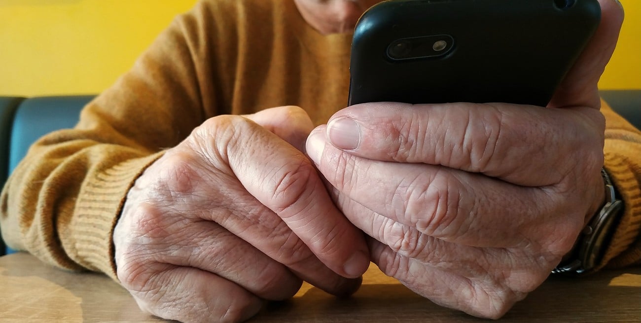 Un estafador se hizo pasar por Netflix y le robó millones a un jubilado santafesino