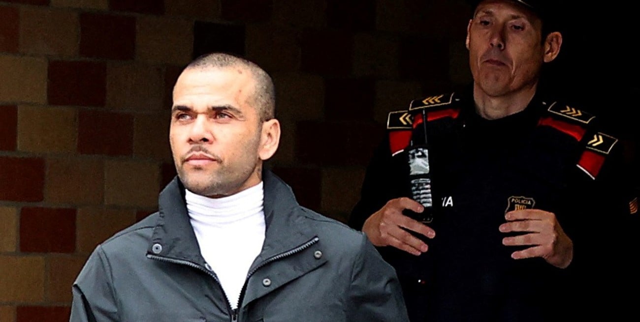 Dani Alves compró un club en Portugal y podría volver a jugar