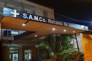 La nena permanece internada en terapia intensiva con asistencia respiratoria mecánica.