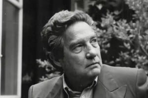 "Paz pone el eje de la poesía en el poema –en sus propias leyes y composición- y no en el poeta".