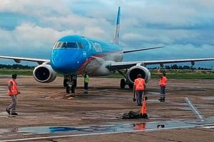 El avión que conecta Aeroparque con Santa Fe estuvo 55 minutos en el aire esperando aterrizar.