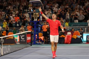 Triunfo y felicidad para el ganador del torneo. Crédito: Reuters.