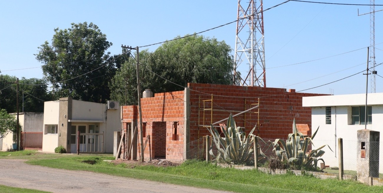 Provincia avanza en la construcción de un SUM comunal en San Eugenio