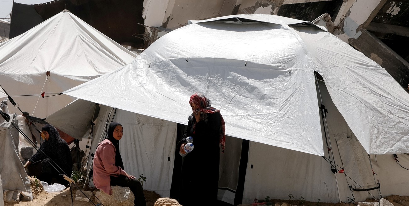 Advierten que murieron al menos 18 niños en un bombardeo a una escuela en Gaza