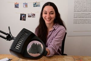 Su trabajo recorre el mundo, pero nace desde lo más pequeño: el deseo de convertir lo cotidiano en algo extraordinario // Créditos: Flavio Raina.