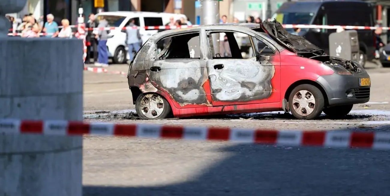 A una semana del ataque terrorista en Ámsterdam, un auto explotó en el mismo lugar