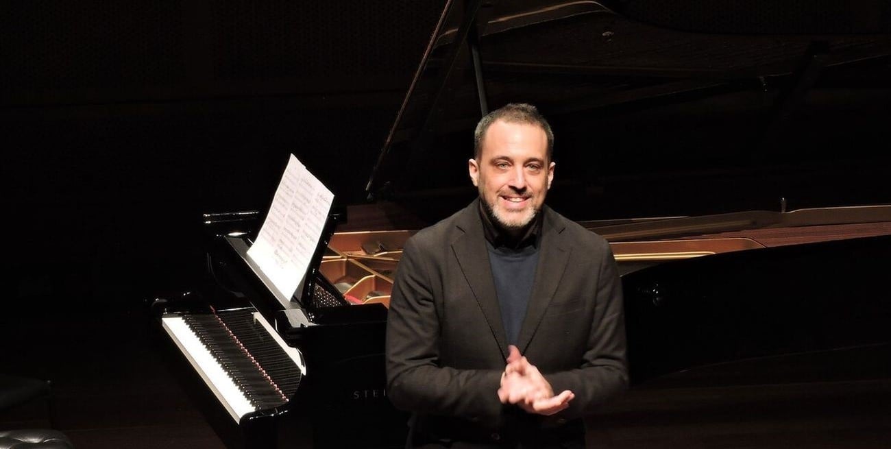 La canción que viajó por tres países antes de estrenarse
