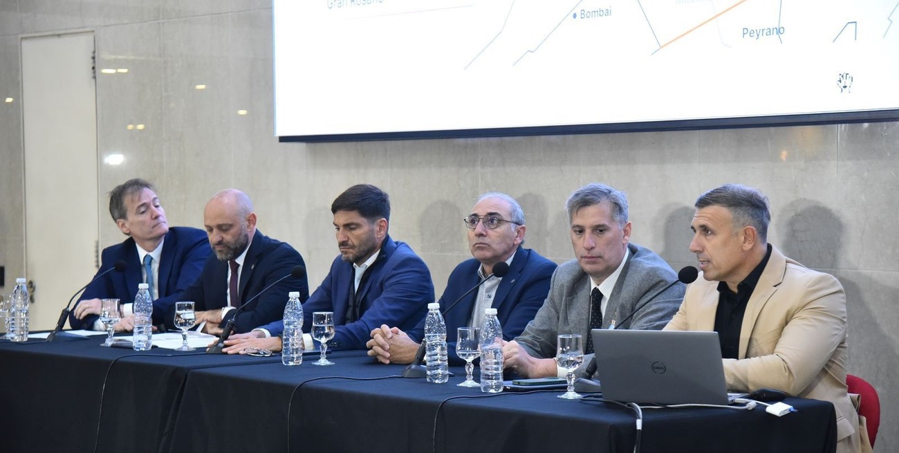 Pullaro presentó el plan de obras para el complejo agroexportador