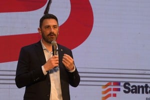 Enrique Estévez y los fundamentos del reconocimiento a firmas locales. Foto: Guillermo Di Salvatore