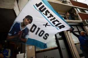 El informe médico cuestionó el accionar del equipo que atendió a Maradona.