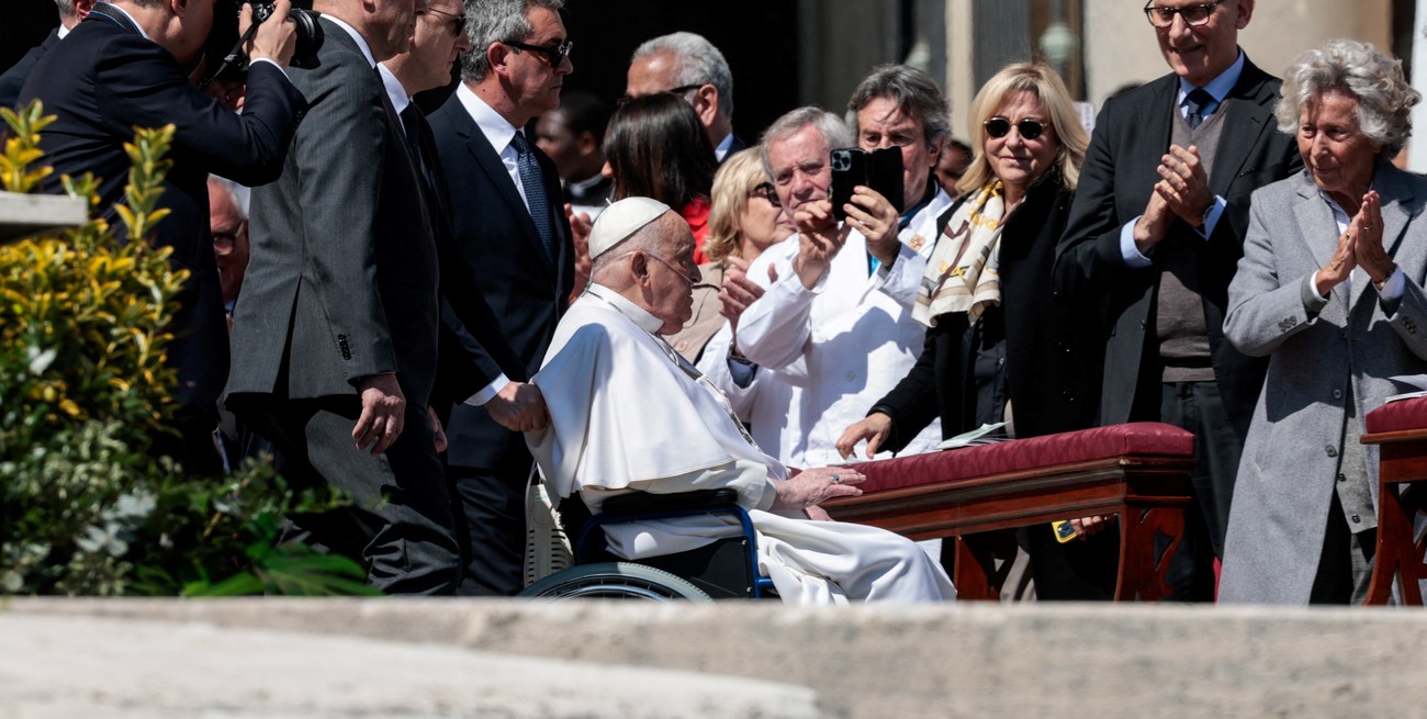 Cómo es el estado de salud del papa Francisco a dos semanas del alta