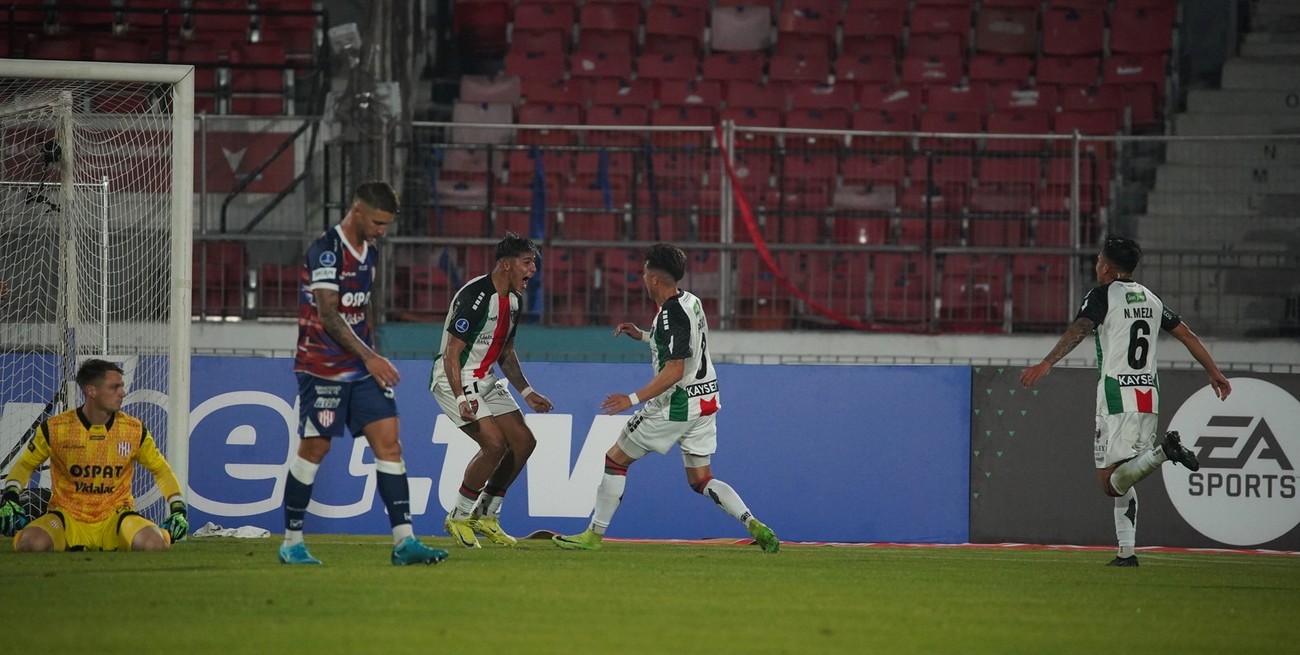 Unión se hizo los goles solo y volvió a llenarse de dudas