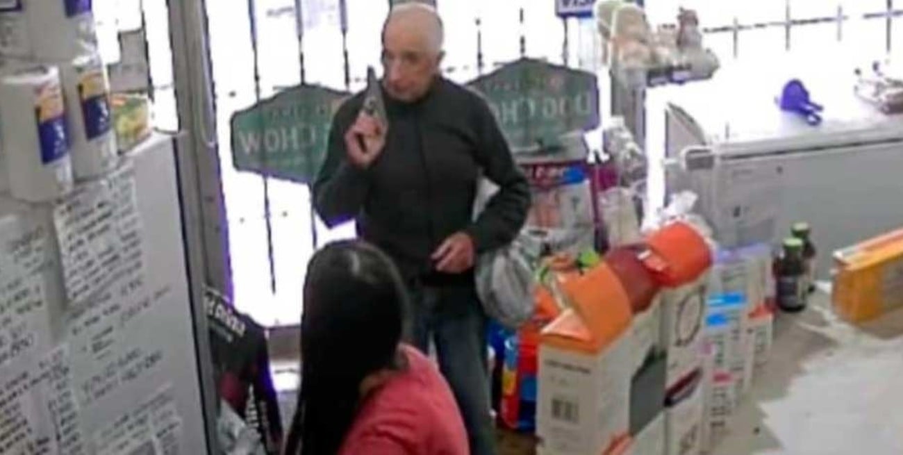 Condenaron al "abuelo pistolero" que robó una dietética con un arma de juguete
