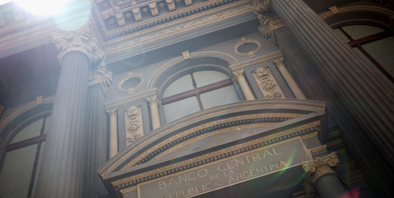 Dólar FMI: cómo funcionará el sistema de flotación entre bandas que reemplaza al cepo