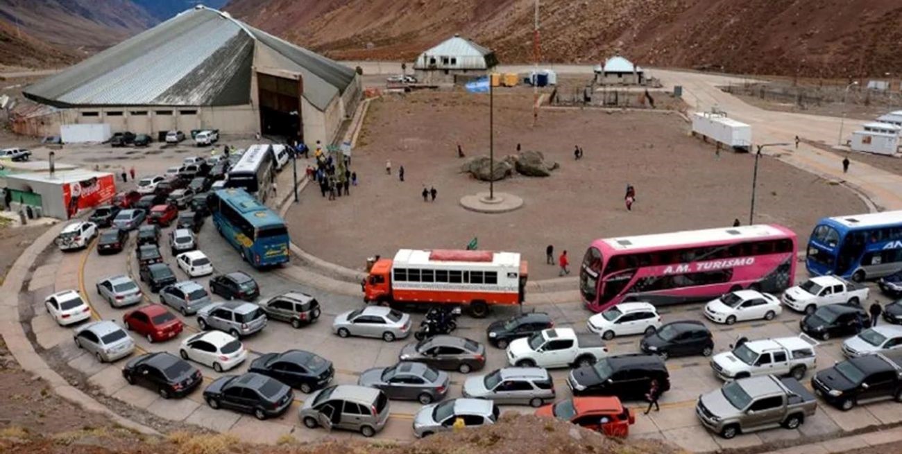 El cruce a Chile por Mendoza se verá afectado en Semana Santa por un paro y el cierre del paso fronterizo