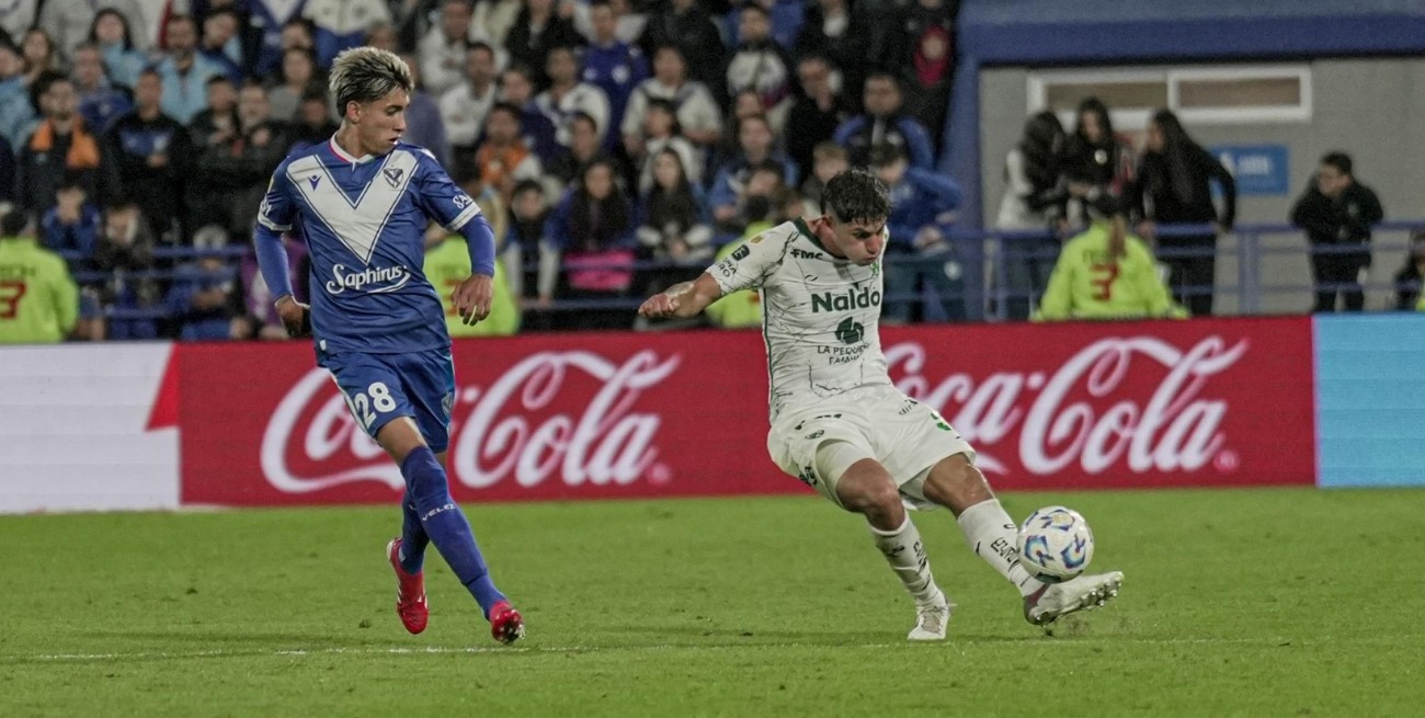 Sarmiento le ganó a Vélez en el Amalfitani y hubo polémica con un penal sobre el final