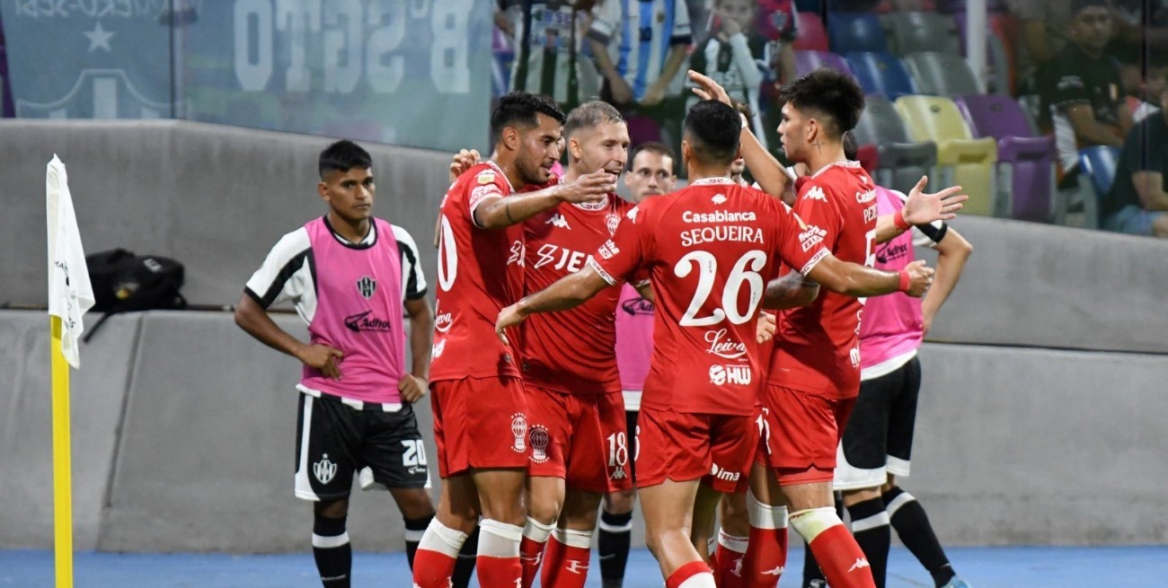 Huracán le ganó a Central Córdoba en Santiago y lucha arriba en la tabla