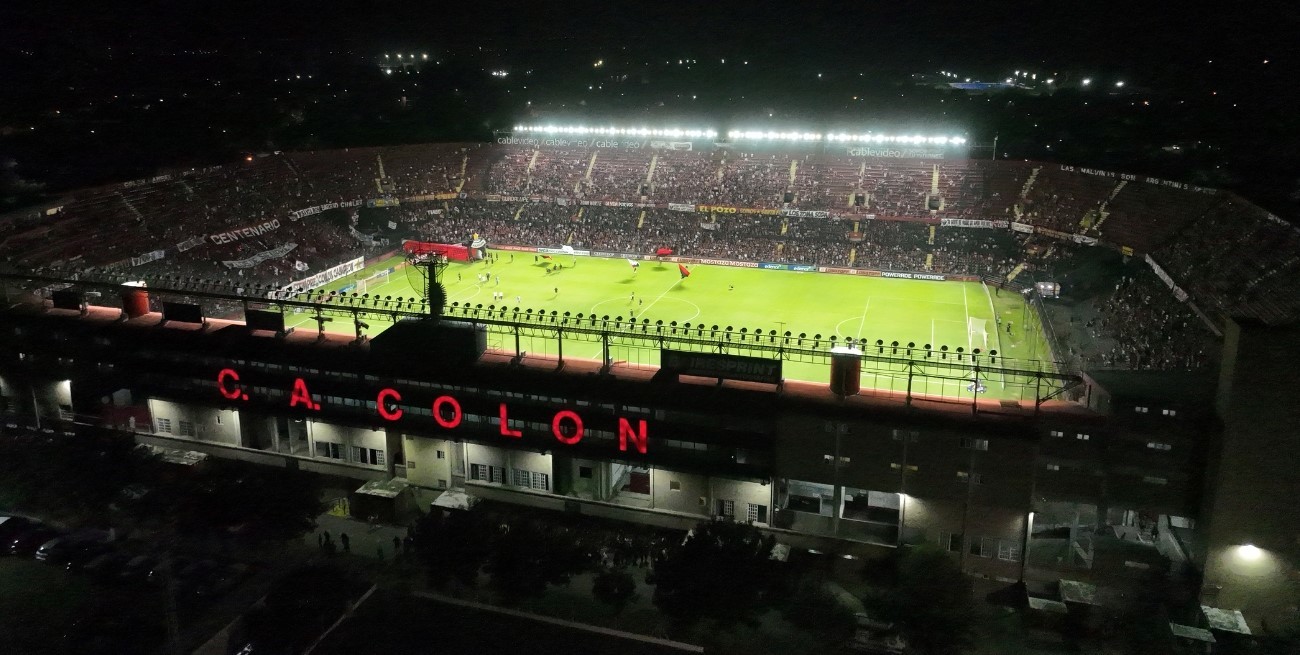 En la platea de Colón: un hincha pateó una butaca y lastimó en la cara a un niño