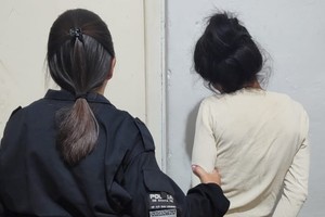 Esta mujer se entregó pero antes pidió ir a ver a su hija y despedirla. Foto: Unidad Regional XVII.