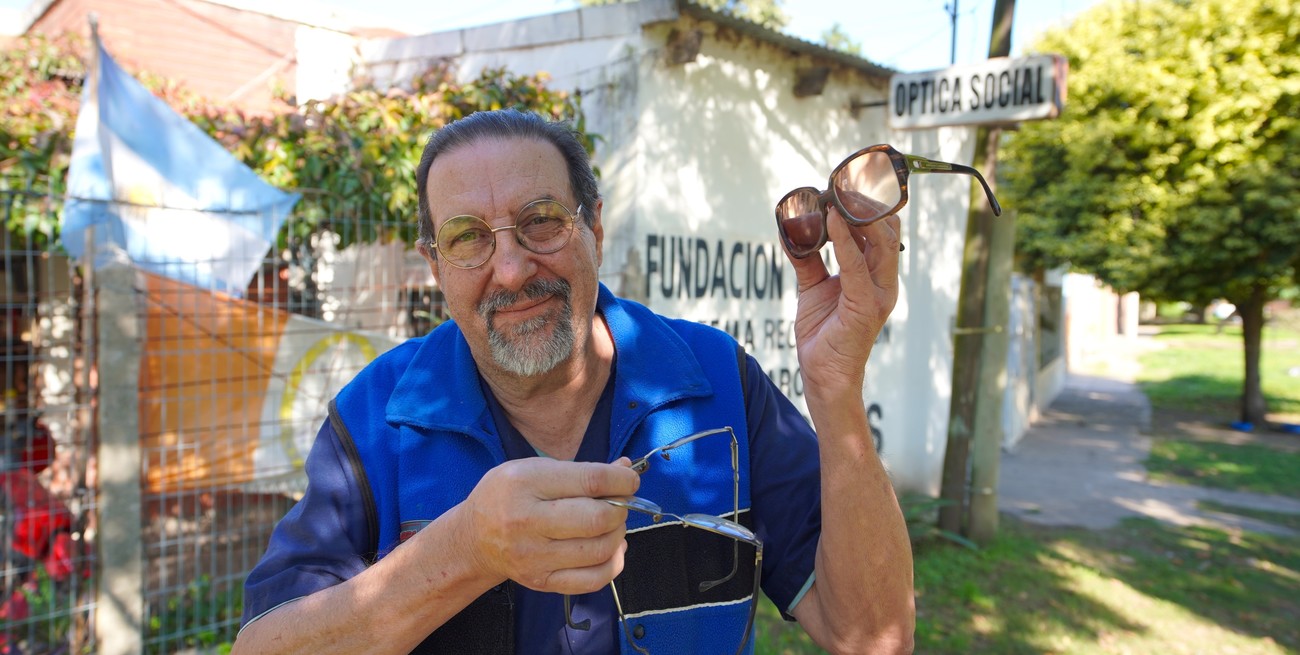 “El Señor de los Anteojos”: el óptico solidario que transforma vidas en Santa Fe